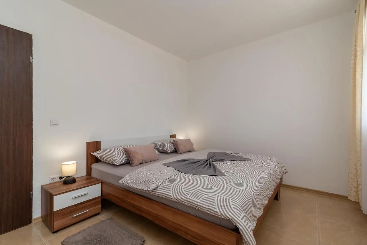 Apartment A1 - Seafront Apt With Balcony 1 Min To Beach Trogir