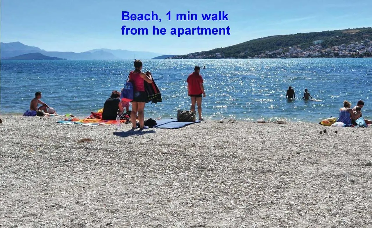 Appartement A1 - Seafront Apt With Balcony 1 Min To Beach Trogir