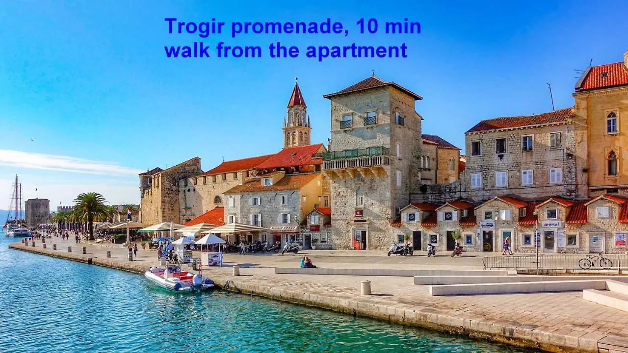 A1 - Seafront Apt With Balcony 1 Min To Beach Trogir 0*,