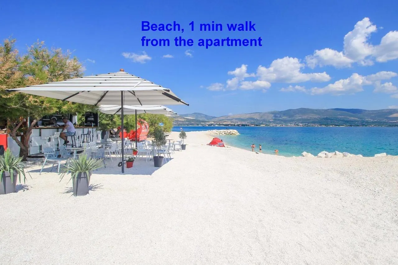 A1 - Seafront Apt With Balcony 1 Min To Beach Trogir Apartment